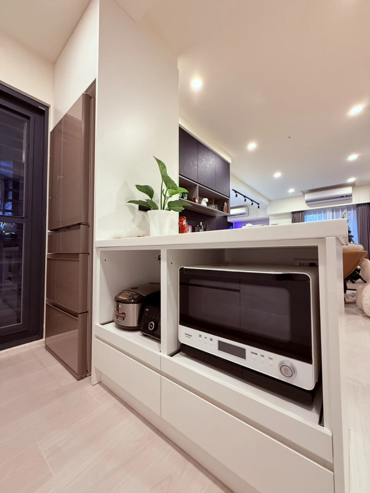 黑白灰輕奢品味寓宅