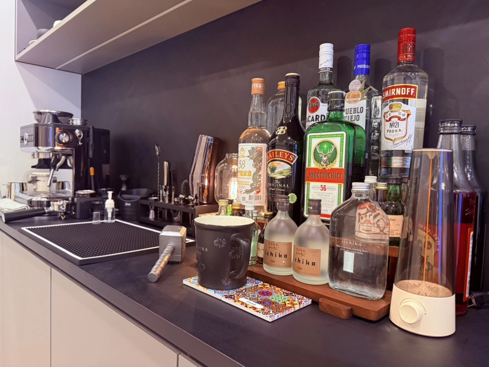 黑白灰輕奢品味寓宅