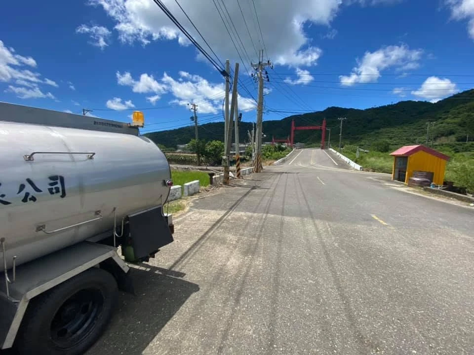 配合國軍戰備道清洗，還給用路人安全回家的路