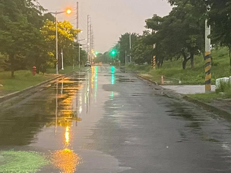 配合回填整地，道路清洗