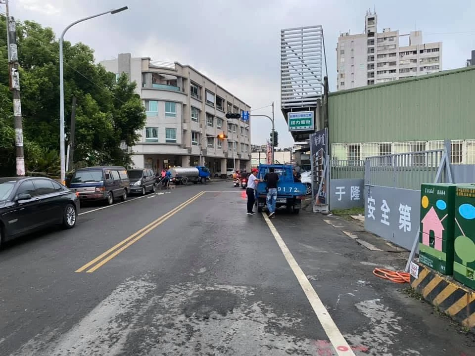 配合開挖工程，道路清洗