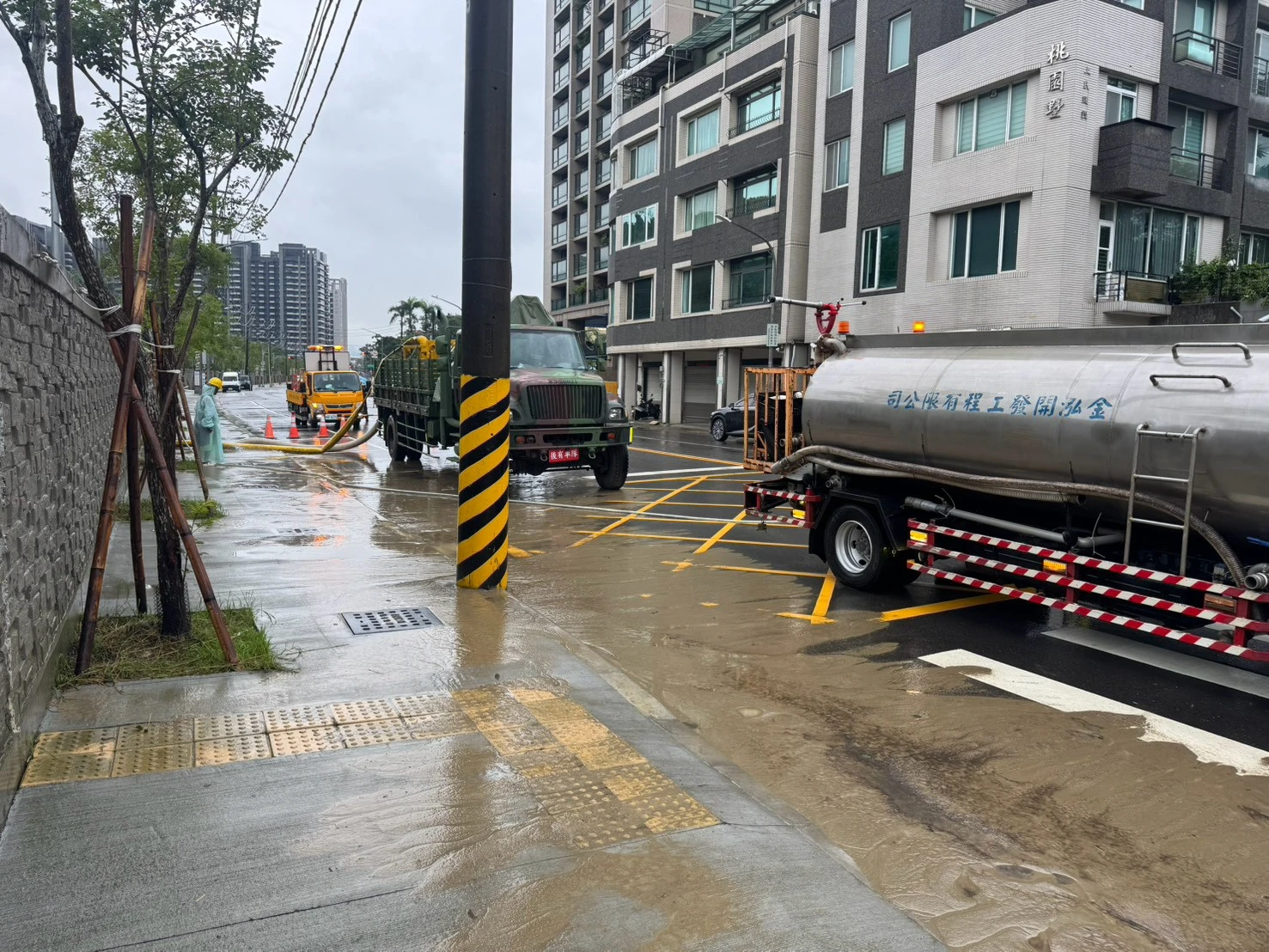 高雄市政府環境保護局-救災-道路清洗-待命