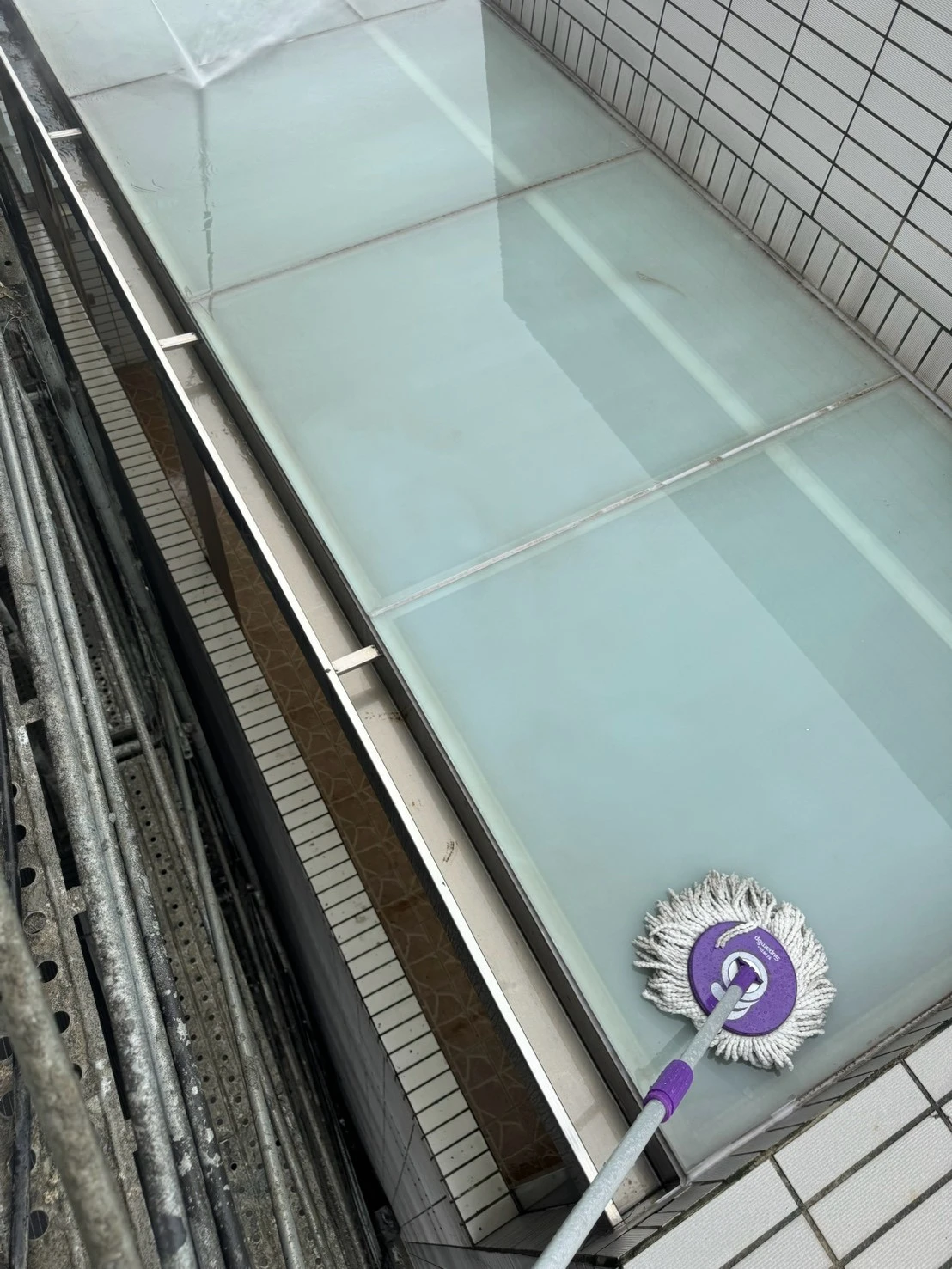 毅上豪建設公司(鳳翔案場)工作項目-高壓清洗臨房內外牆面