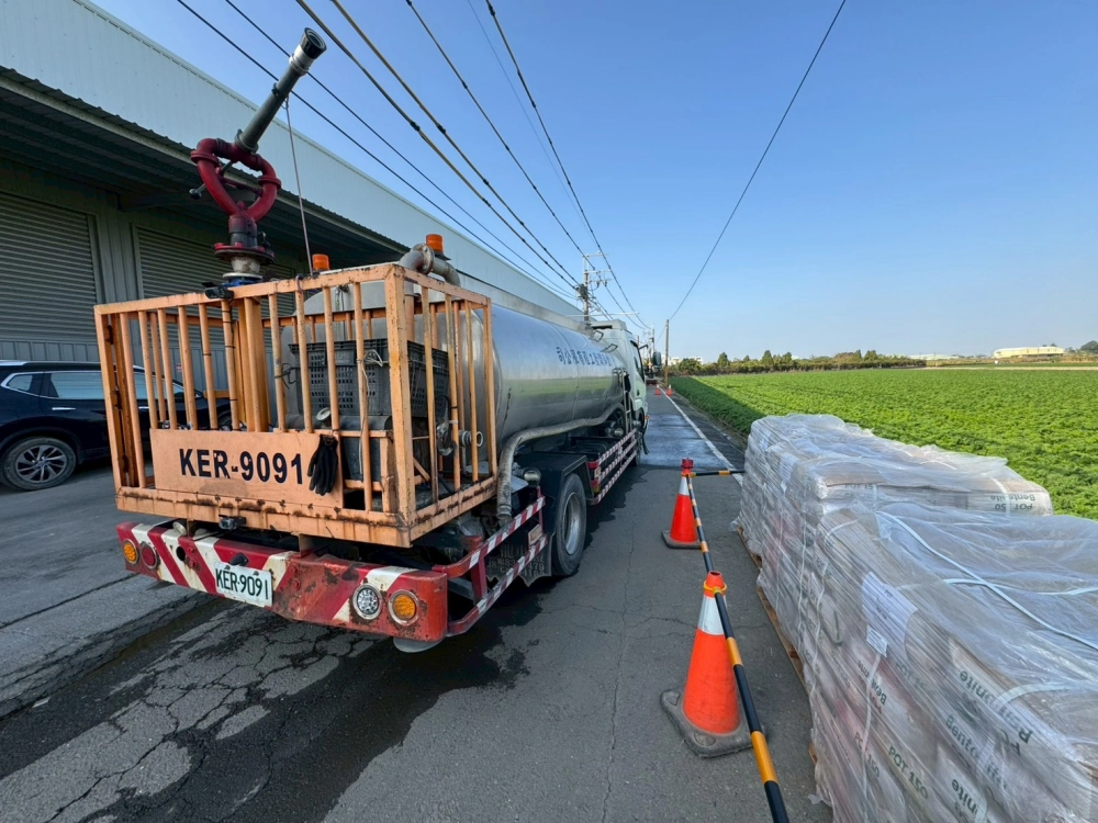 潛鑽機補水作業