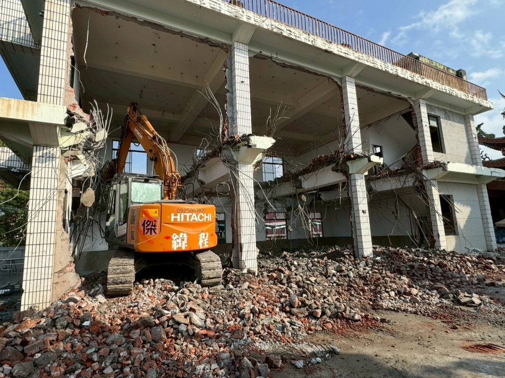 拆除工程，抑制揚塵，道路清洗作業