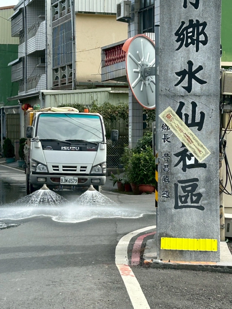 115/02/05感謝屏縣萬丹鄉水仙村（莊慶相）村長訂車，農耕期完成道路清洗