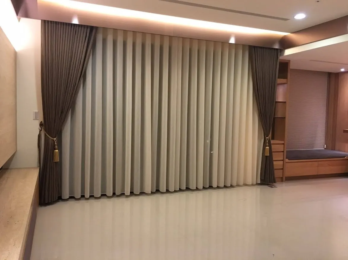 蛇行簾