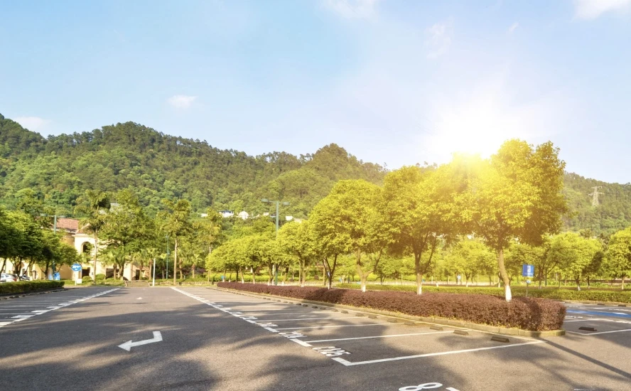 想把土地規劃成路外停車場？ 先確認能不能合法設置，再投入整地成本