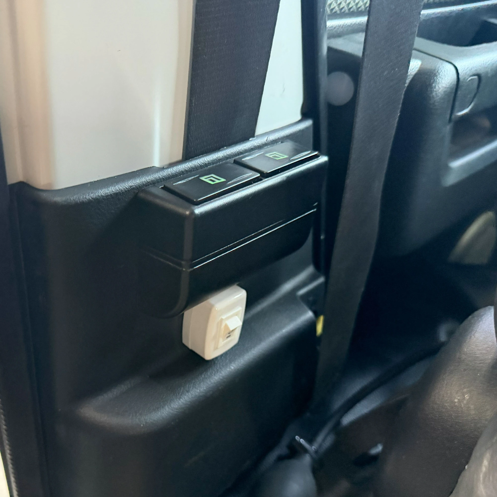 中滑門全降電動窗