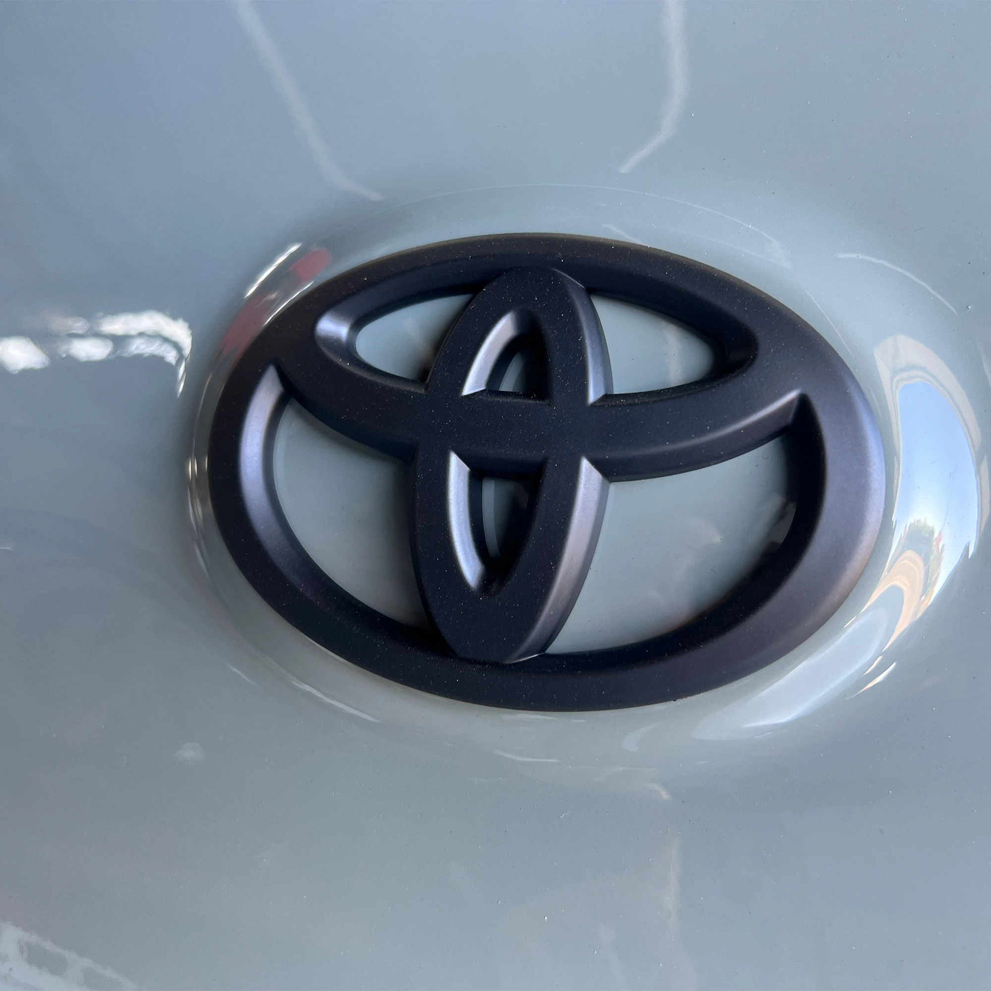 TOYOTA車標改黑標 (1個)