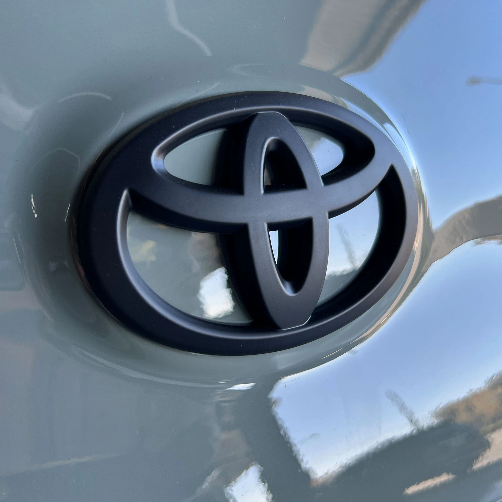 TOYOTA車標改黑標 (1個)