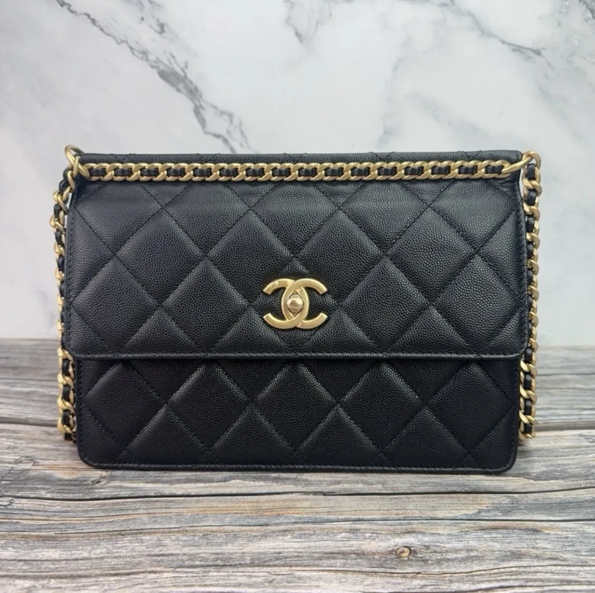 CHANEL 23A荔枝牛皮鏈條斜背包 芯片款