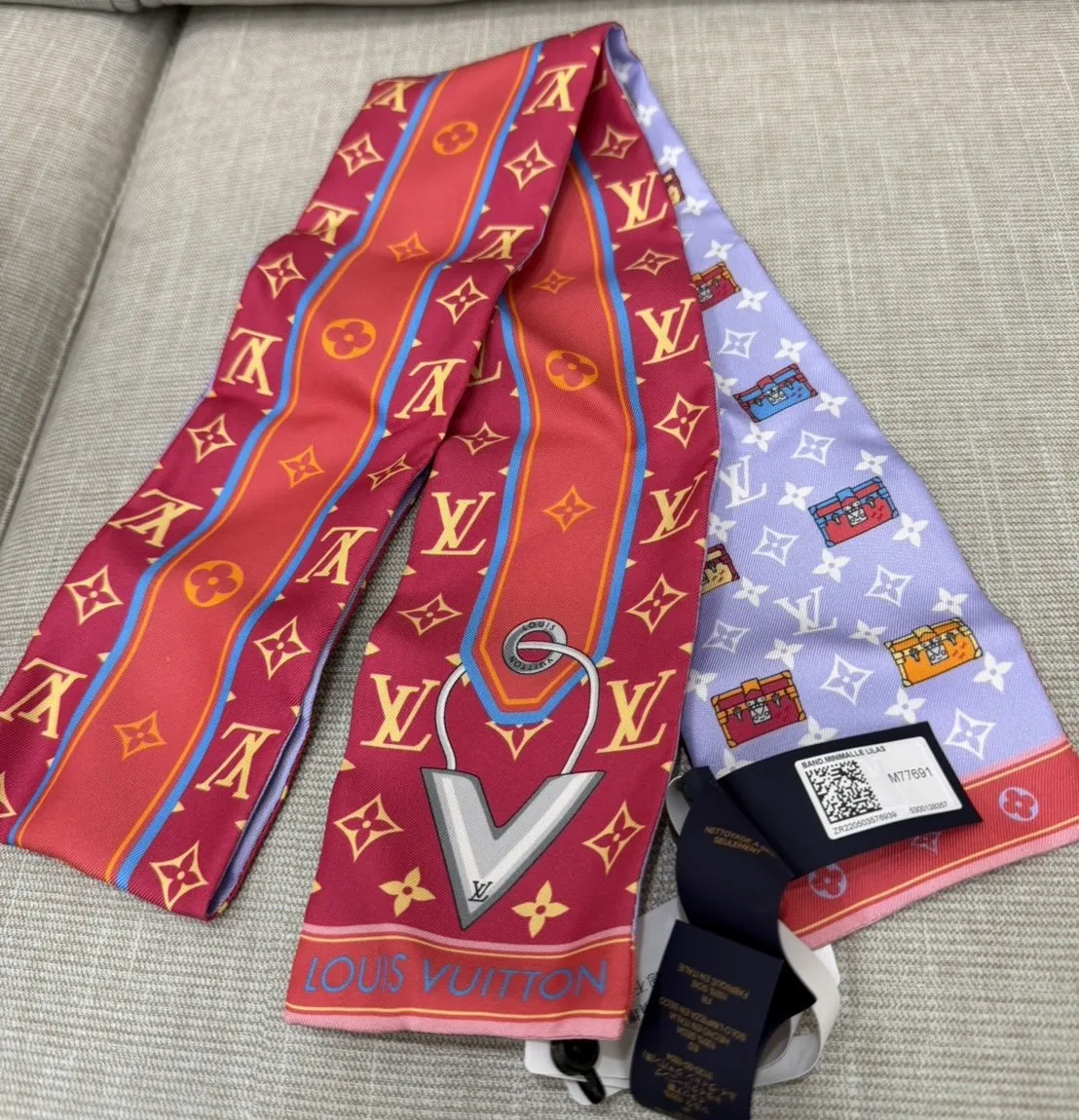 LV 全新 M77691 紅/紫絲巾