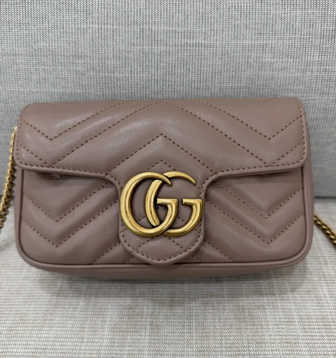 Gucci古馳奶茶色marmont mini鏈條包