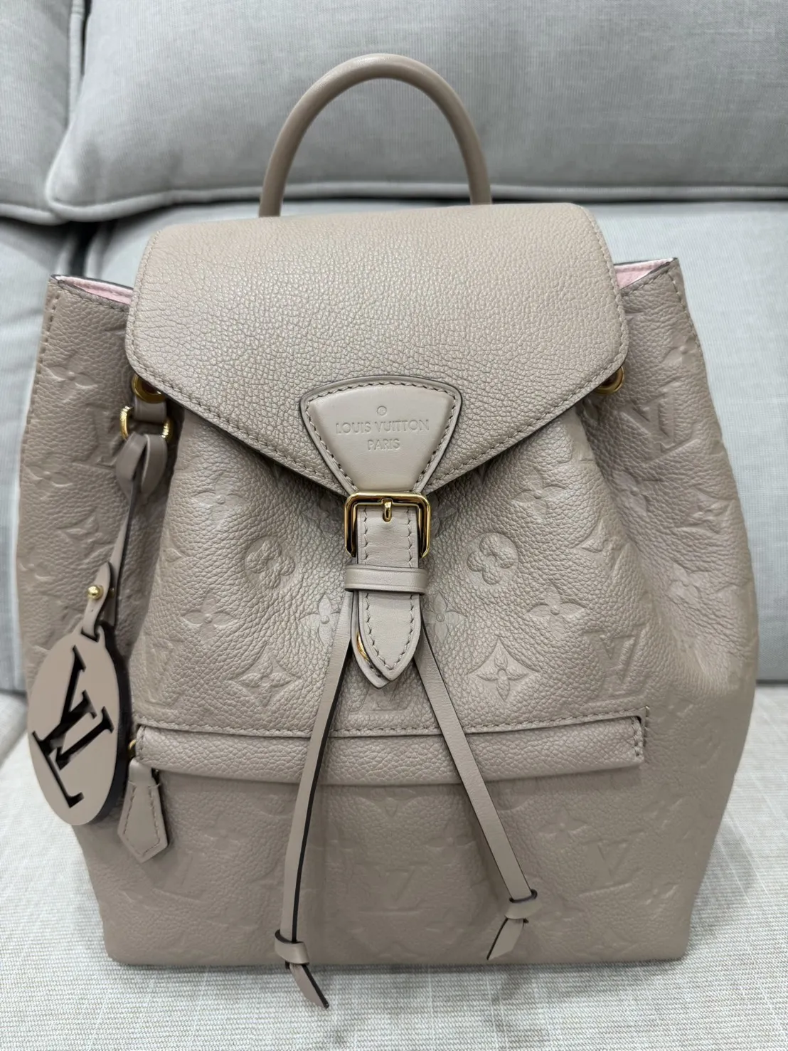 LV Montsouris 壓花牛皮後背包（斑鳩灰)