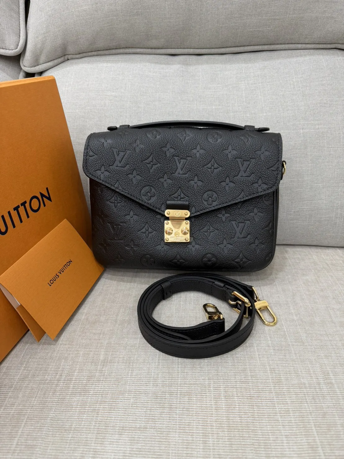 LV M41487 Metis經典花紋牛皮手提包斜背包 郵差包 學院包