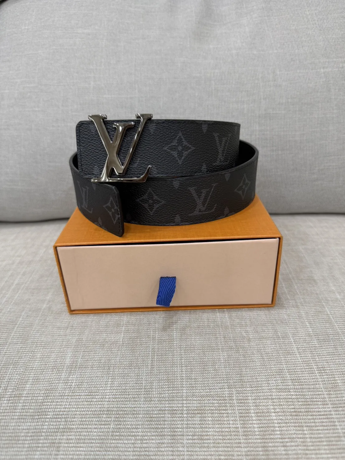 LV M9043 Initials 40毫米黑武士雙面皮帶 尺寸：80