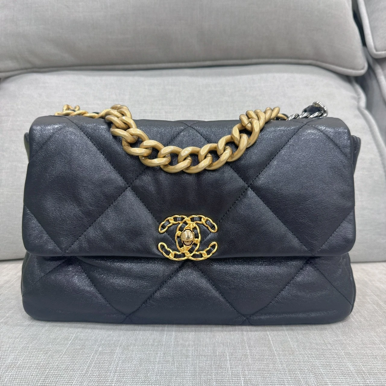 Chanel 19包中號 黑金
