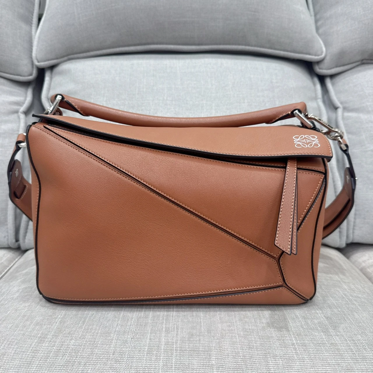 LOEWE  Puzzle medium 棕色