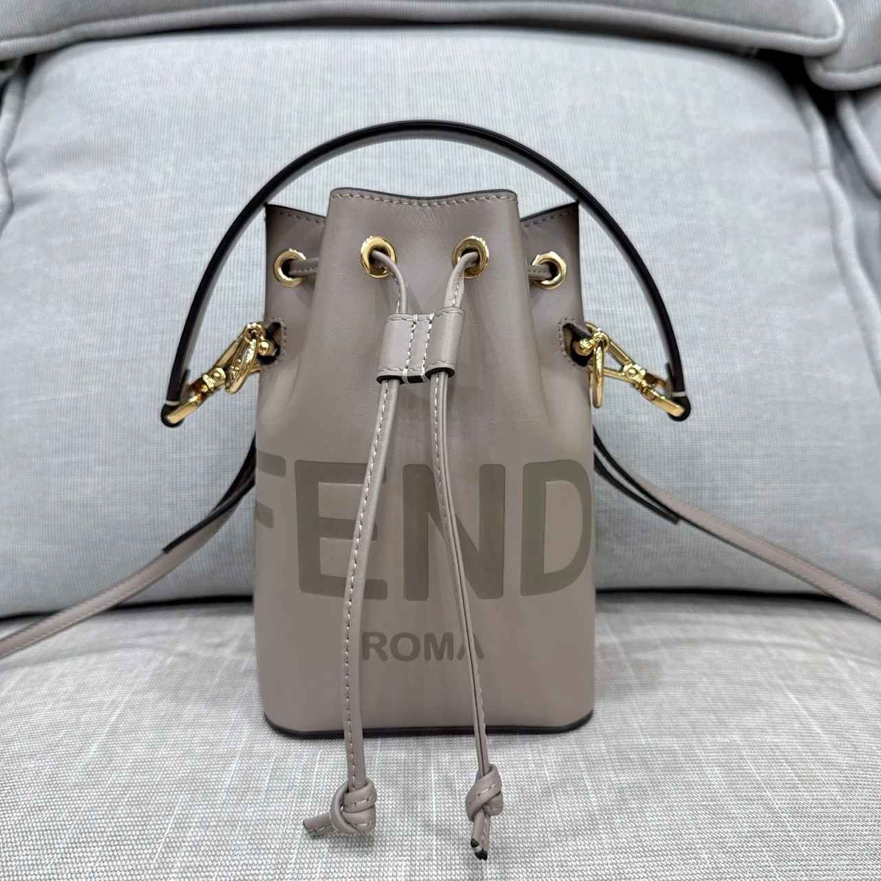 Fendi奶茶小水桶