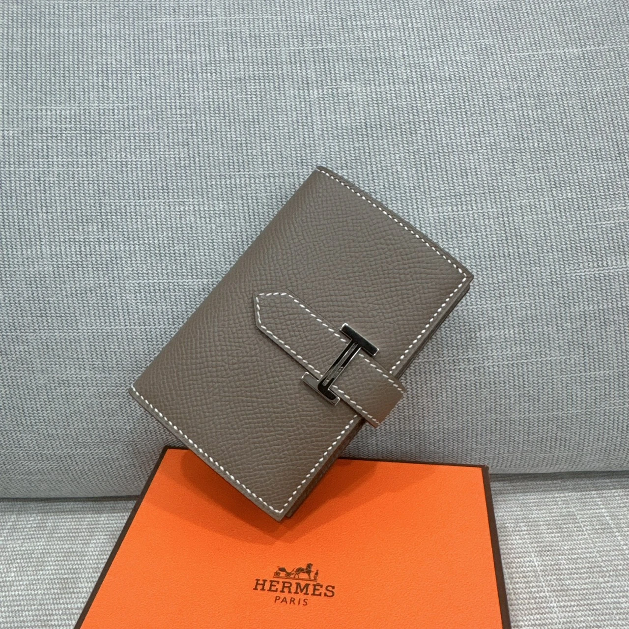  Hermes 全新閒置Bearn迷你短夾大象灰銀扣 Epsom