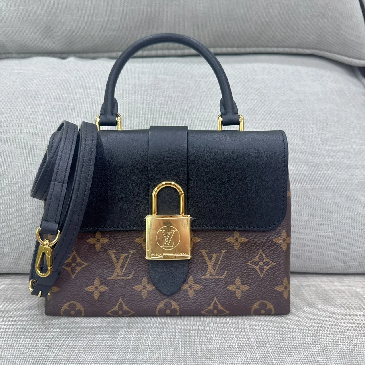 LV  locky bb 黑 晶片款(鎖頭膠膜還在)