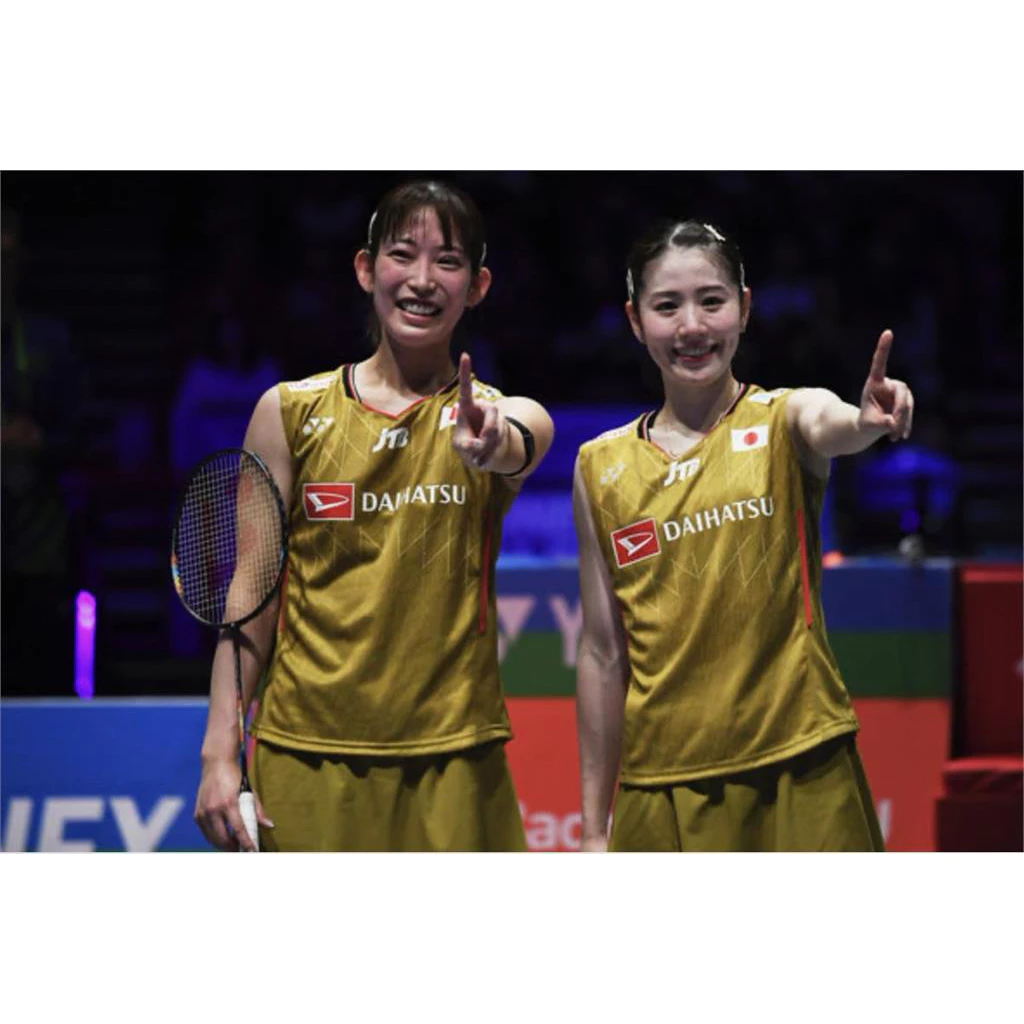 韓版YONEX 羽絨外套?特價$3280 質感很棒