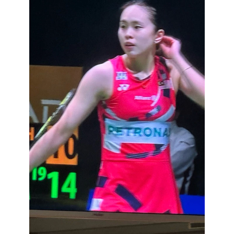 馬來西亞??公開賽陳康樂 好帥啊！YONEX JP背心上衣加學院風小紅裙超可愛