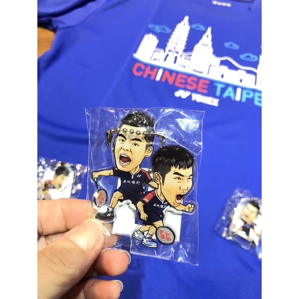 YONEX CHINESE TAIPEI 公開賽紀念T恤️ 凡買一件紀念T即可贈！帥哥男雙王麒麟、李洋的小小Q版吊飾