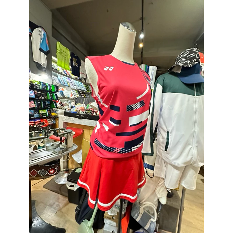 馬來西亞??公開賽陳康樂 好帥啊！YONEX JP背心上衣加學院風小紅裙超可愛