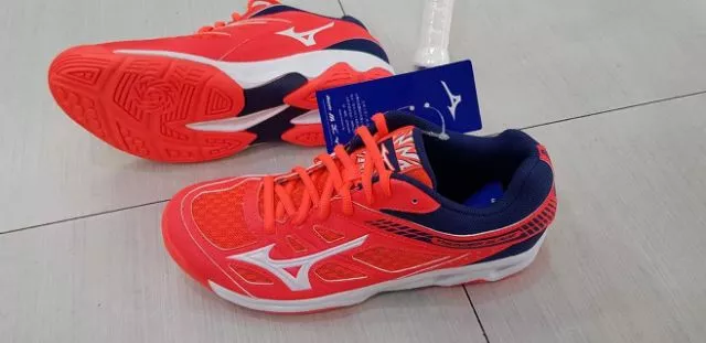 mizuno羽球鞋 女鞋 型號：V1GC177001G