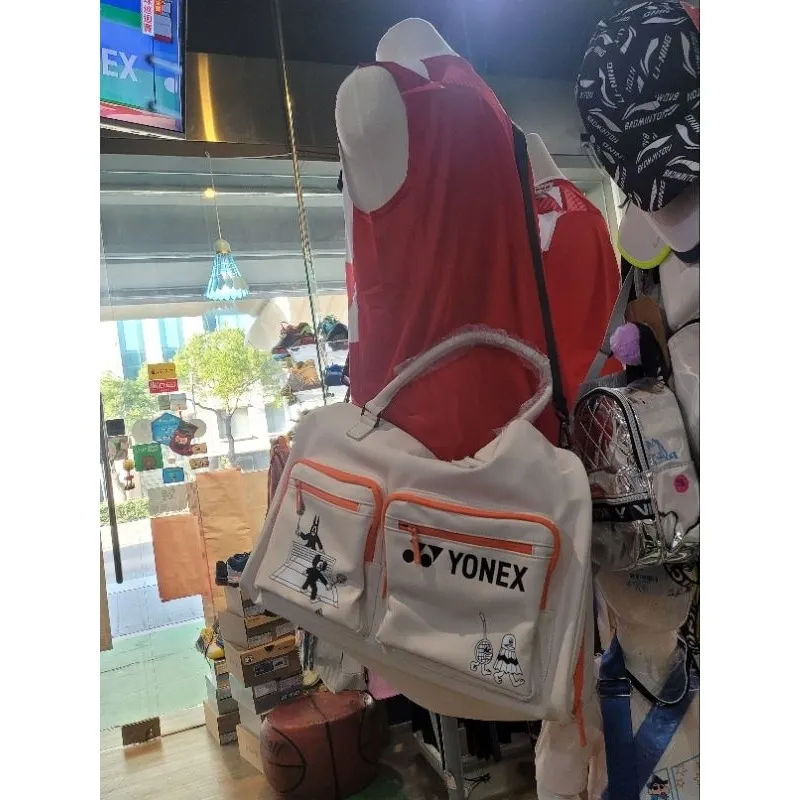 可愛國際版YONEX 橘色畫家聯名款 球包球袋側背月亮包。後背包。橢圓後背側背兩用球袋／側背梯型包