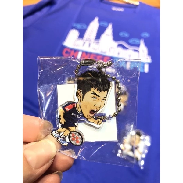 YONEX CHINESE TAIPEI 公開賽紀念T恤️ 凡買一件紀念T即可贈！帥哥男雙王麒麟、李洋的小小Q版吊飾