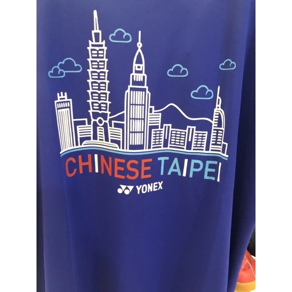 YONEX CHINESE TAIPEI 公開賽紀念T恤️ 凡買一件紀念T即可贈！帥哥男雙王麒麟、李洋的小小Q版吊飾