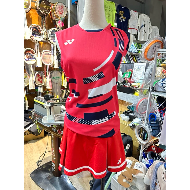 馬來西亞??公開賽陳康樂 好帥啊！YONEX JP背心上衣加學院風小紅裙超可愛