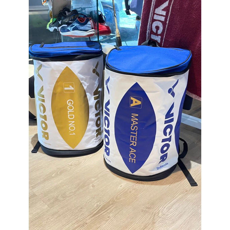 VICTOR 勝利 羽毛球包男女雙肩大容量（桶包球筒款） 下面空間有置鞋獨立包