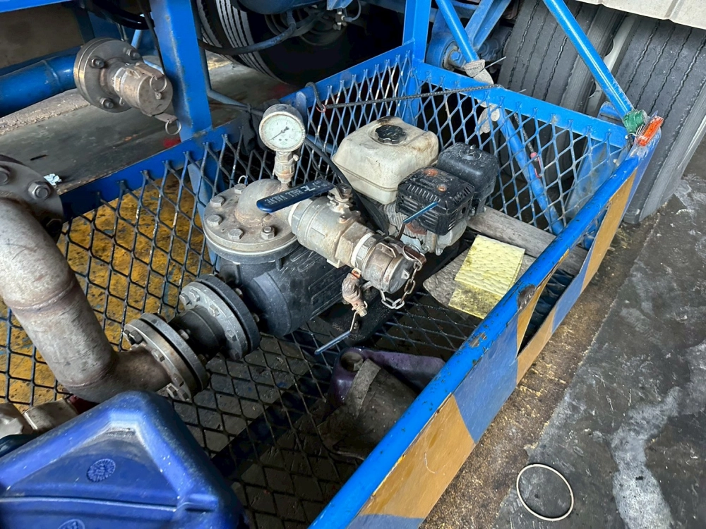 化學槽車引擎式泵浦維修照片