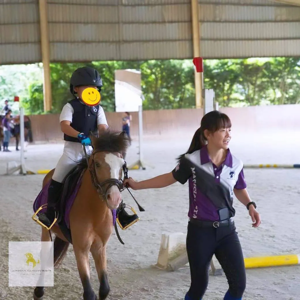 馬背上穩如泰山的小朋友｜台北騎馬體驗｜騎馬課程｜台北馬場｜學騎馬｜台北學騎馬費用