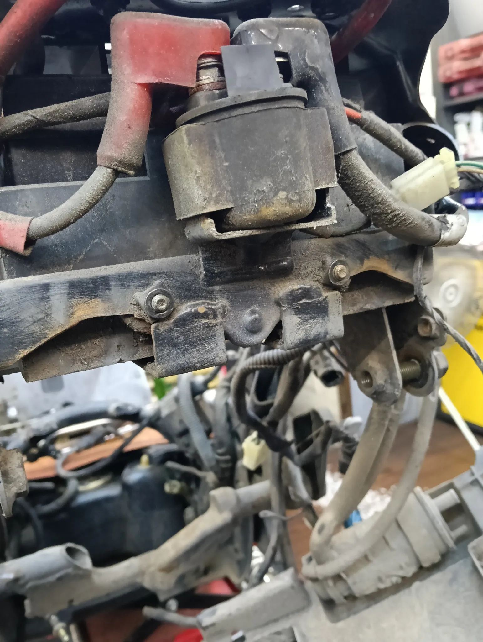 後牌版支架斷裂｜桃園機車零件改裝｜八德區機車零件改裝