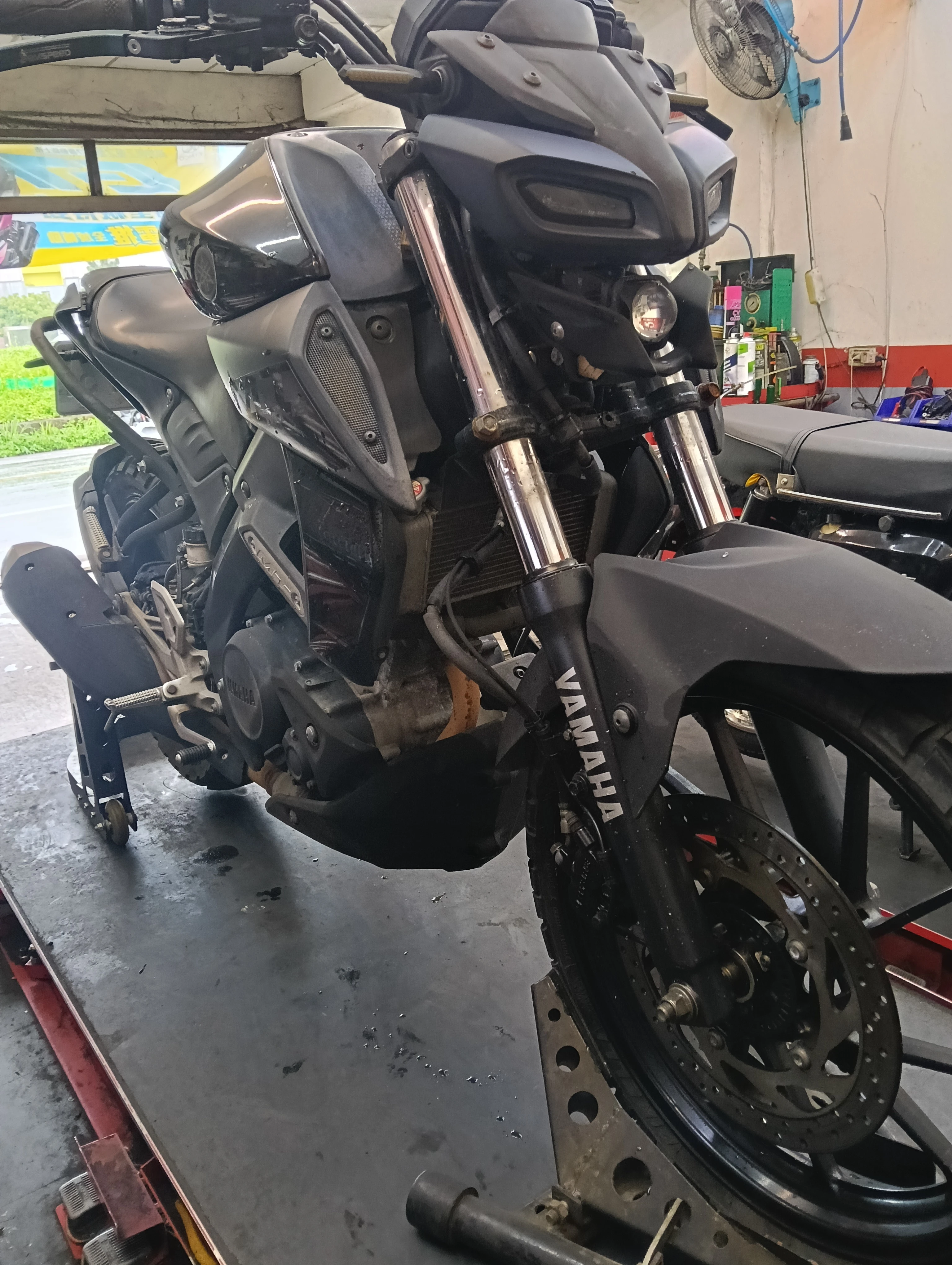 YAMAHA MT15前叉漏油維修保養 ｜桃園機車維修推薦｜八德區機車維修｜八德區機車改裝