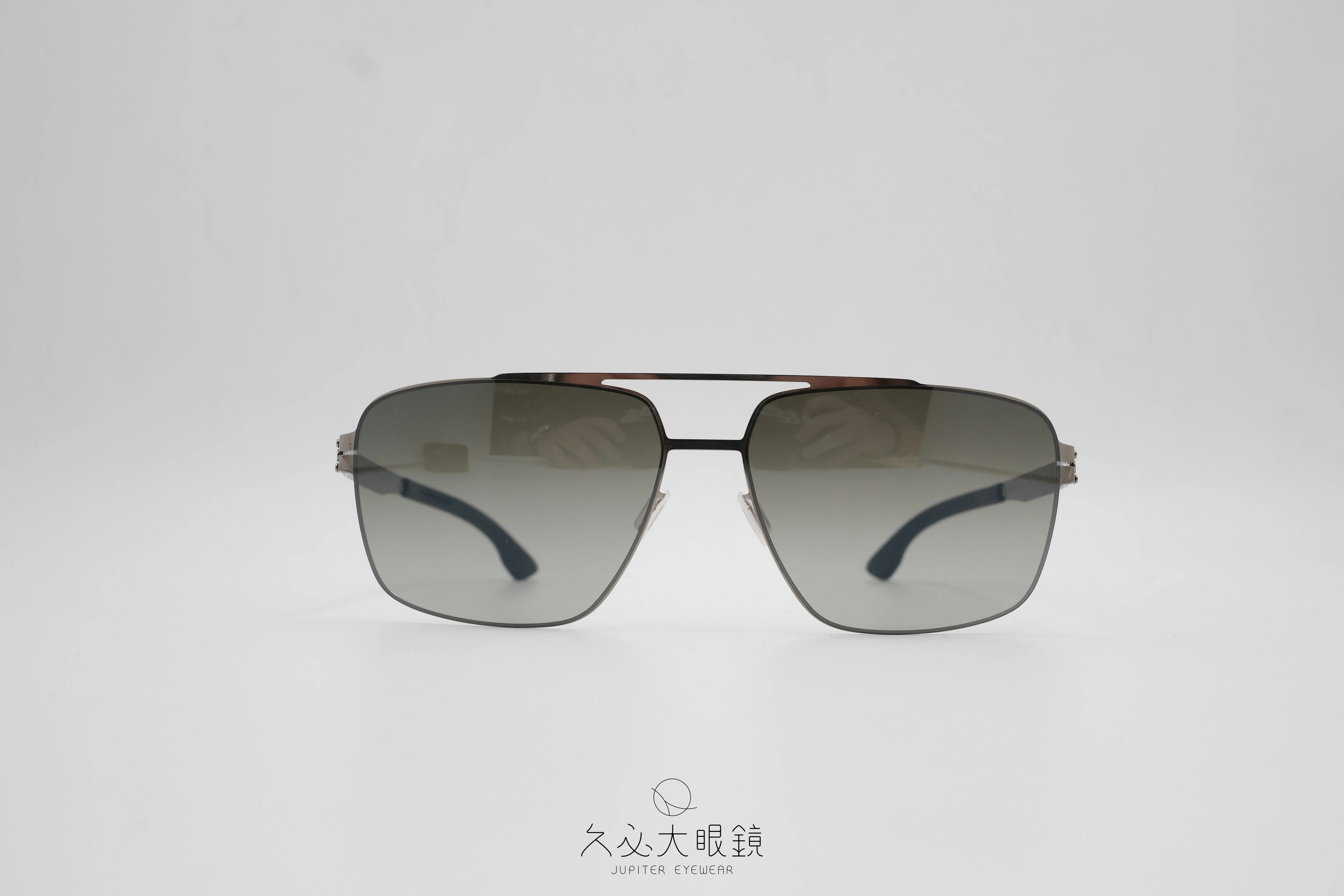 ic berlin  Ryan Shiny/Graphite