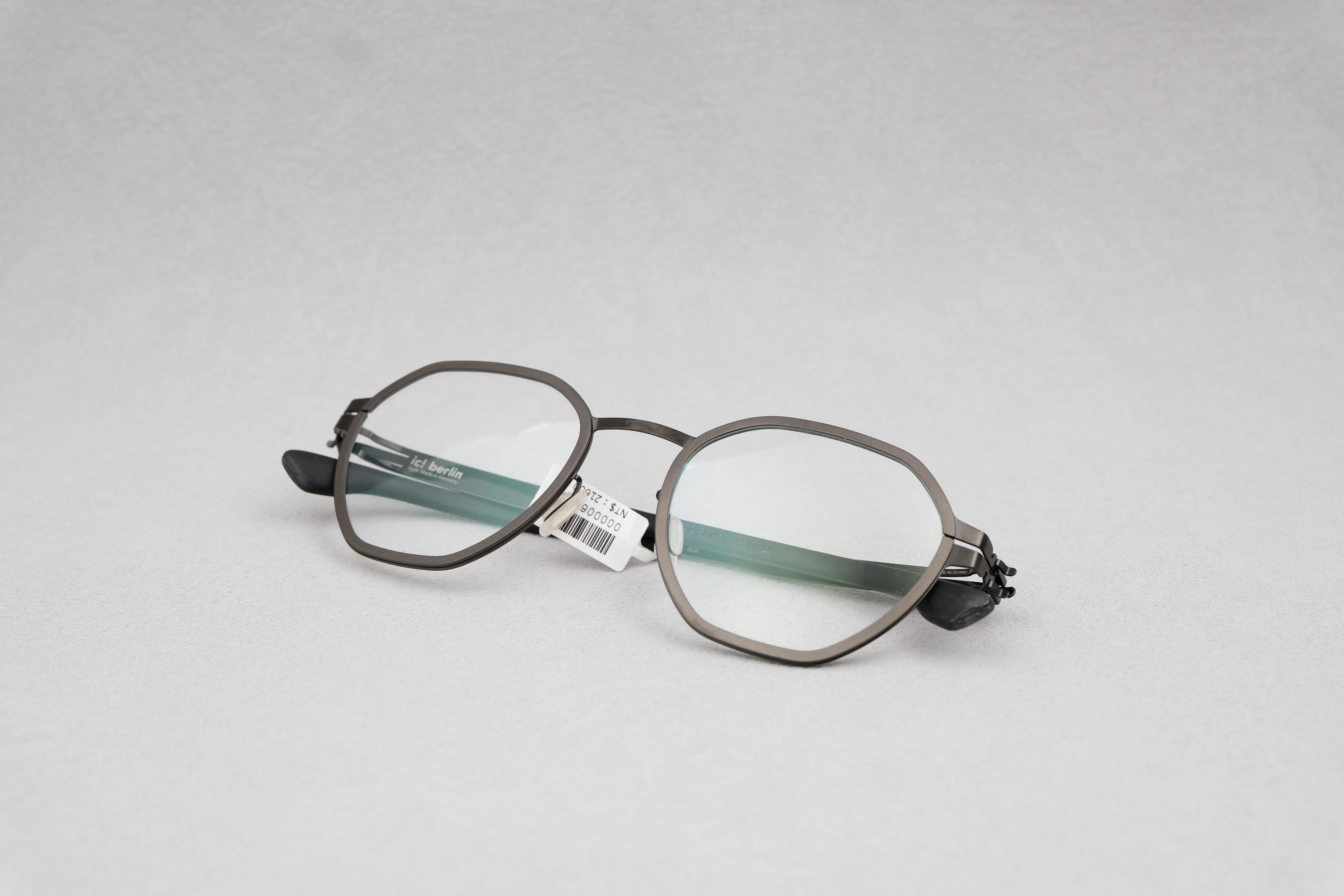 ic!berlin Carbon Graphite/Gun Metal