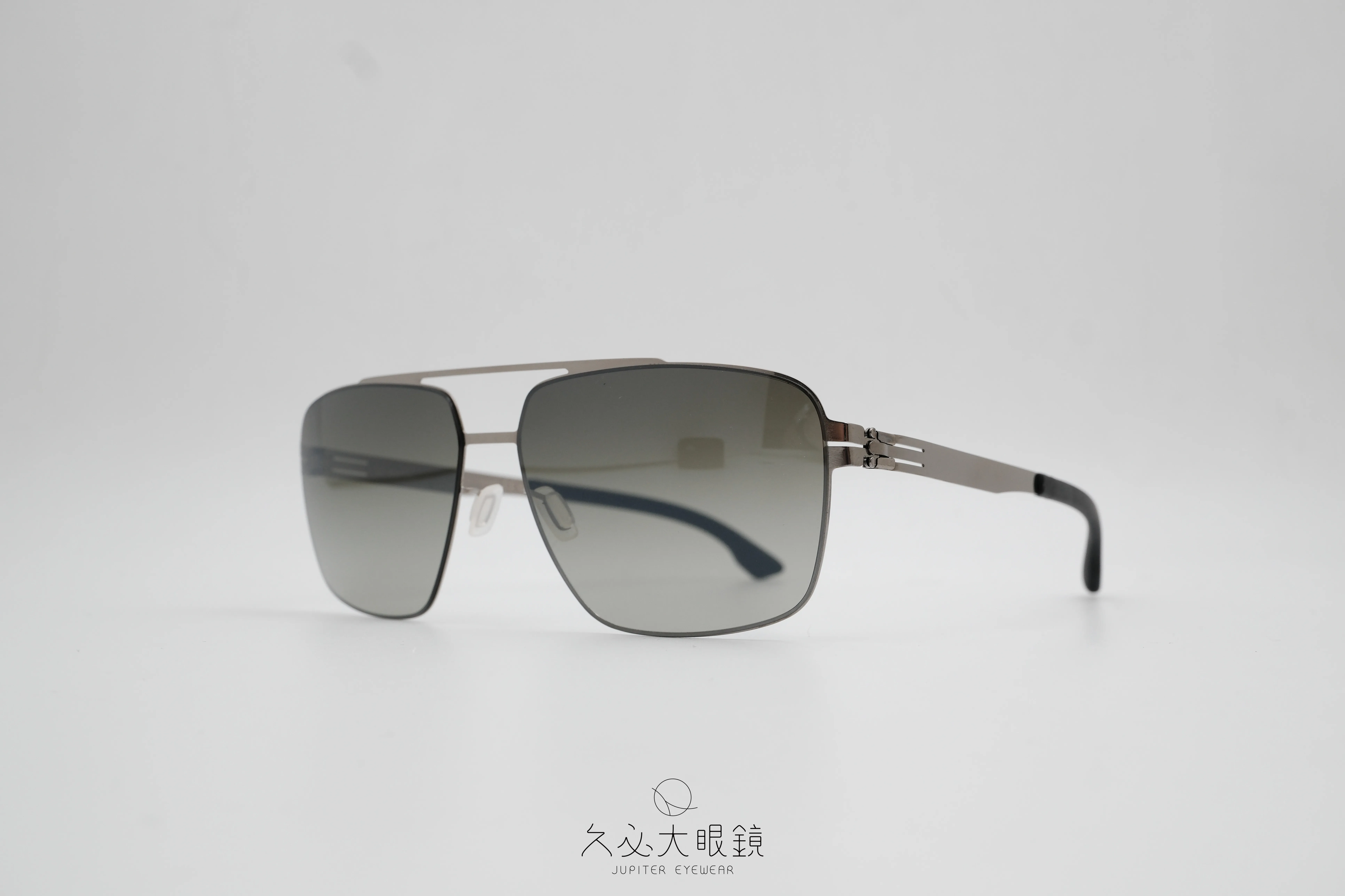 ic berlin  Ryan Shiny/Graphite