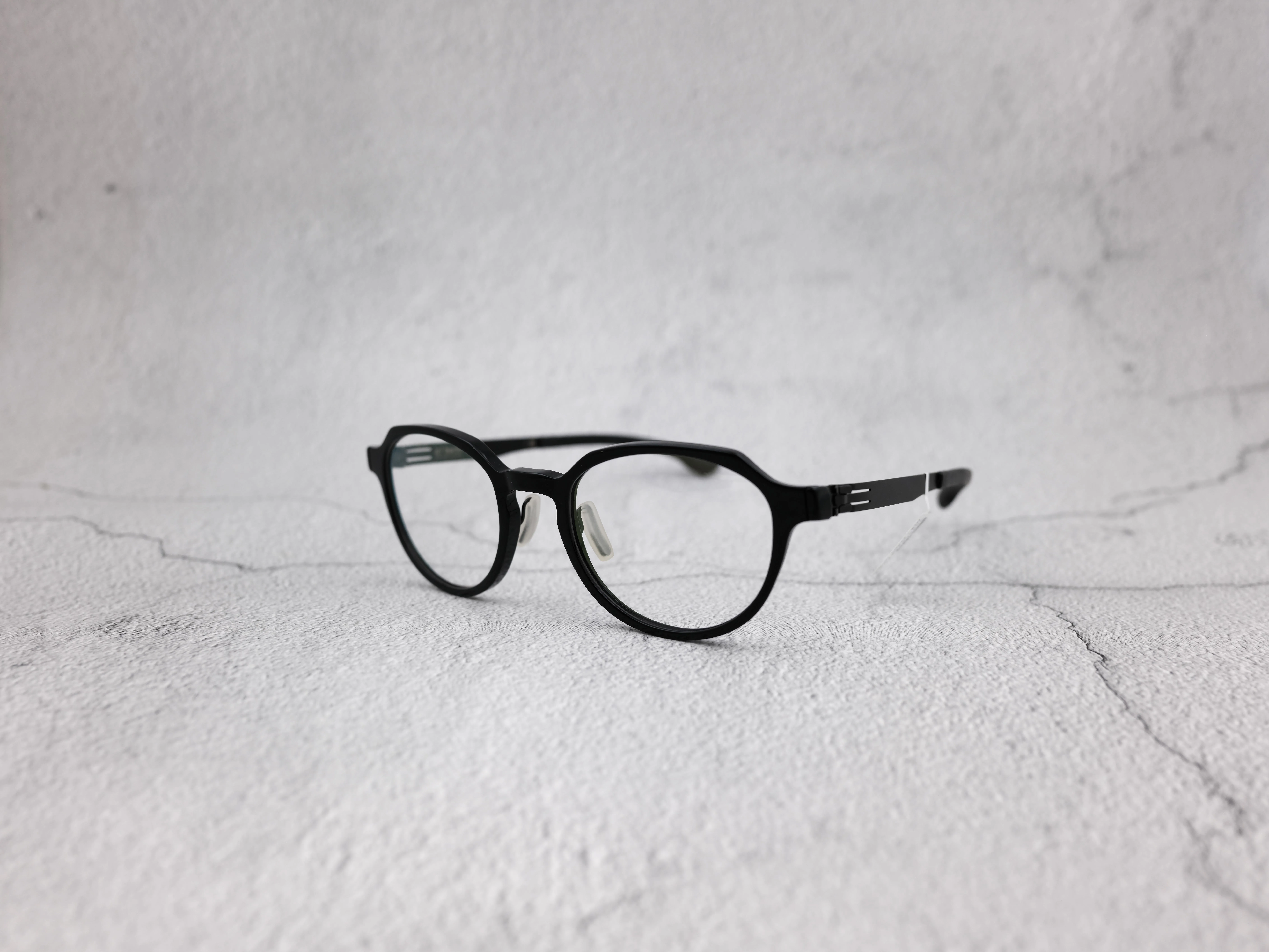 ic!berlin Twilight Black HD