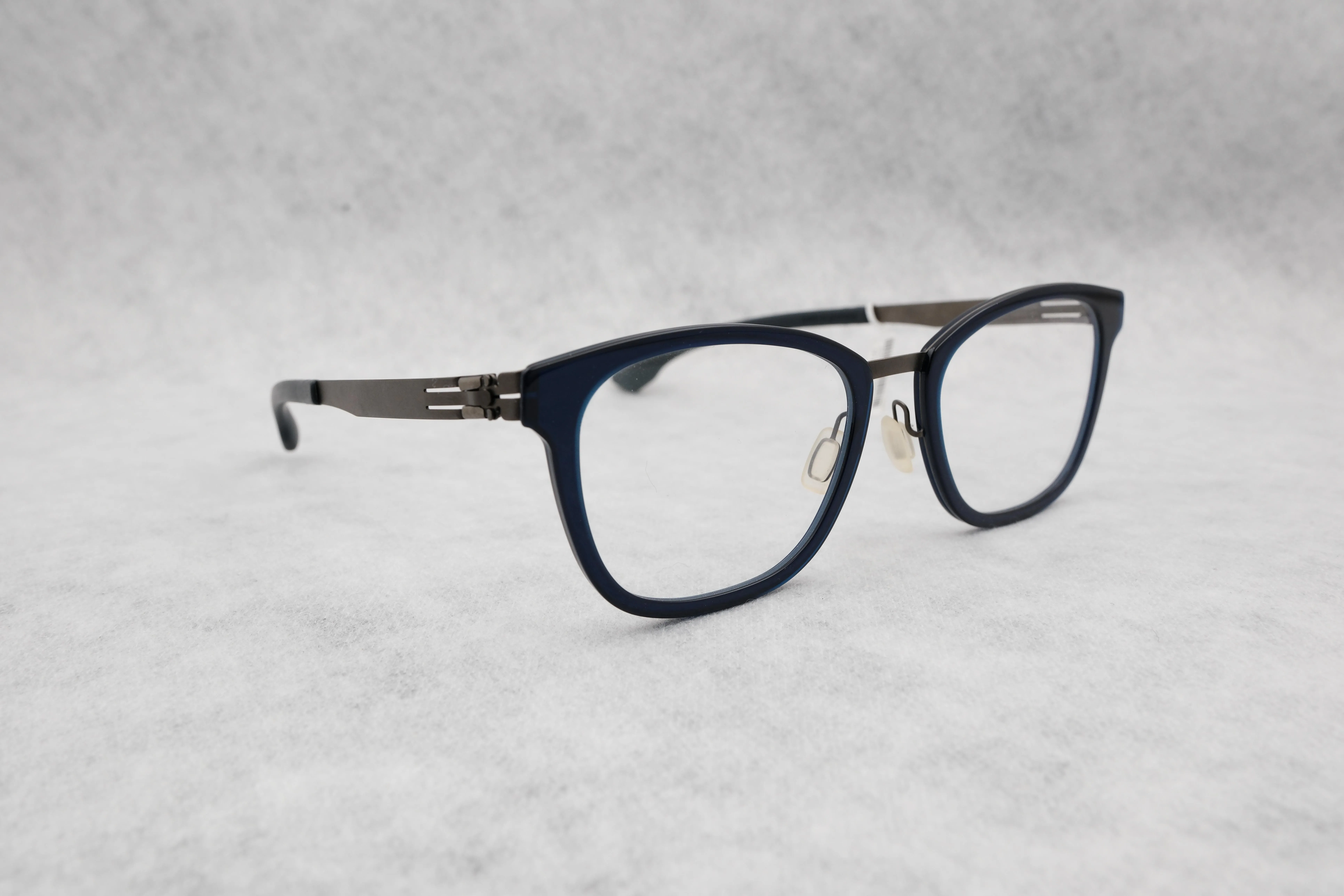 ic!berlin model kali andhi graphite A011358