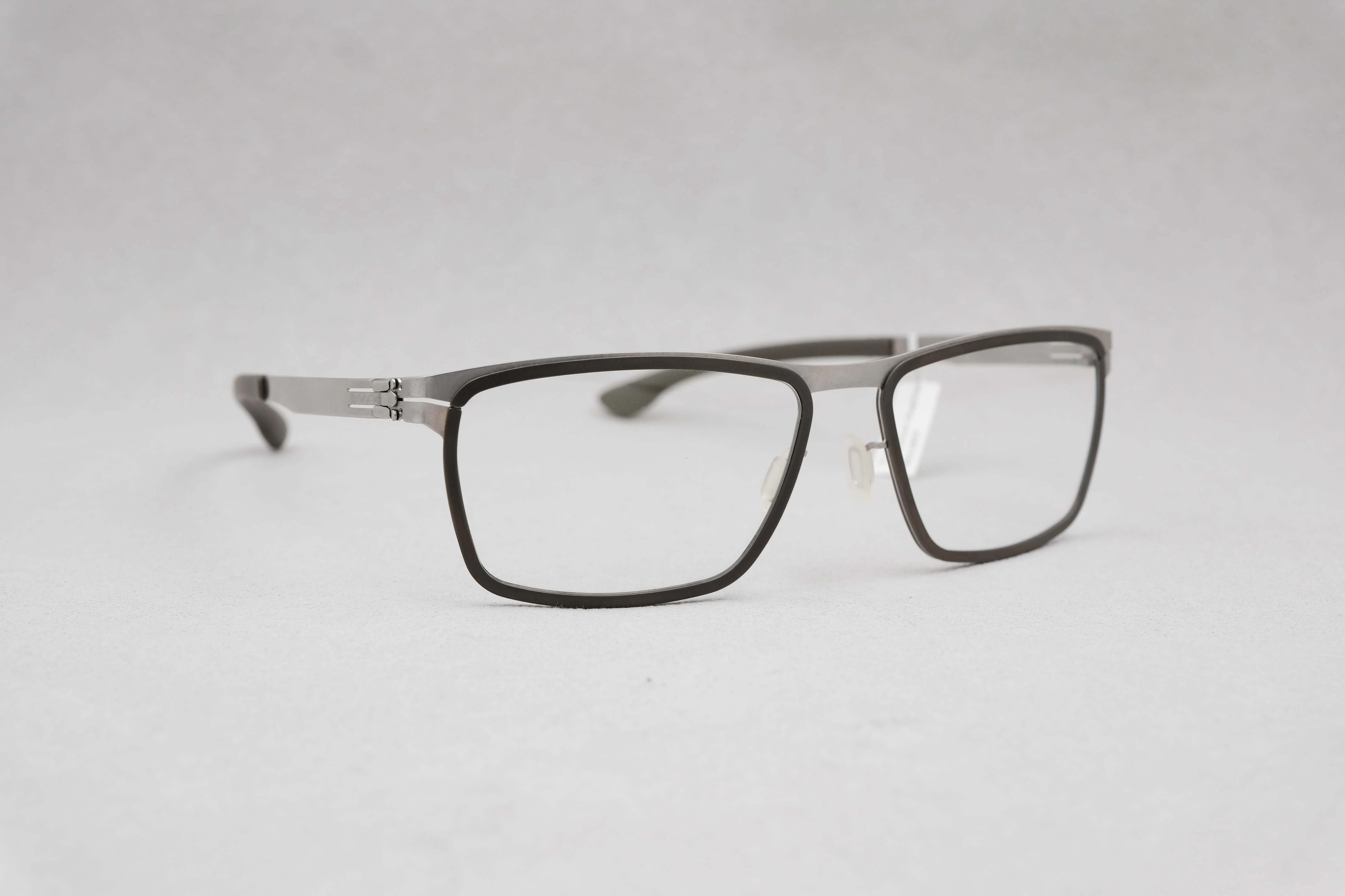 ic!berlin Chromium Graphite/Rough