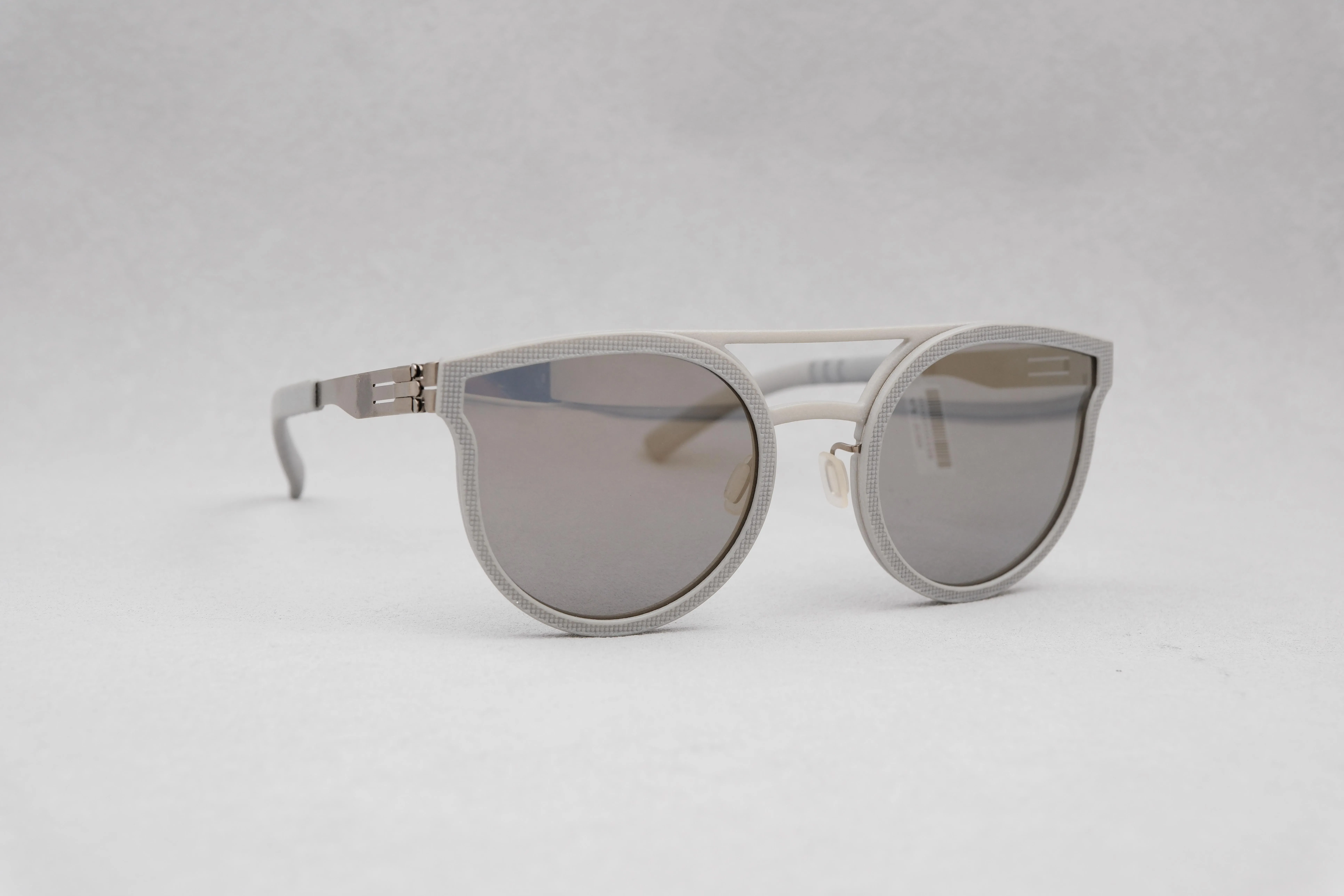 ic!berlin utopia bronze 消光水泥灰