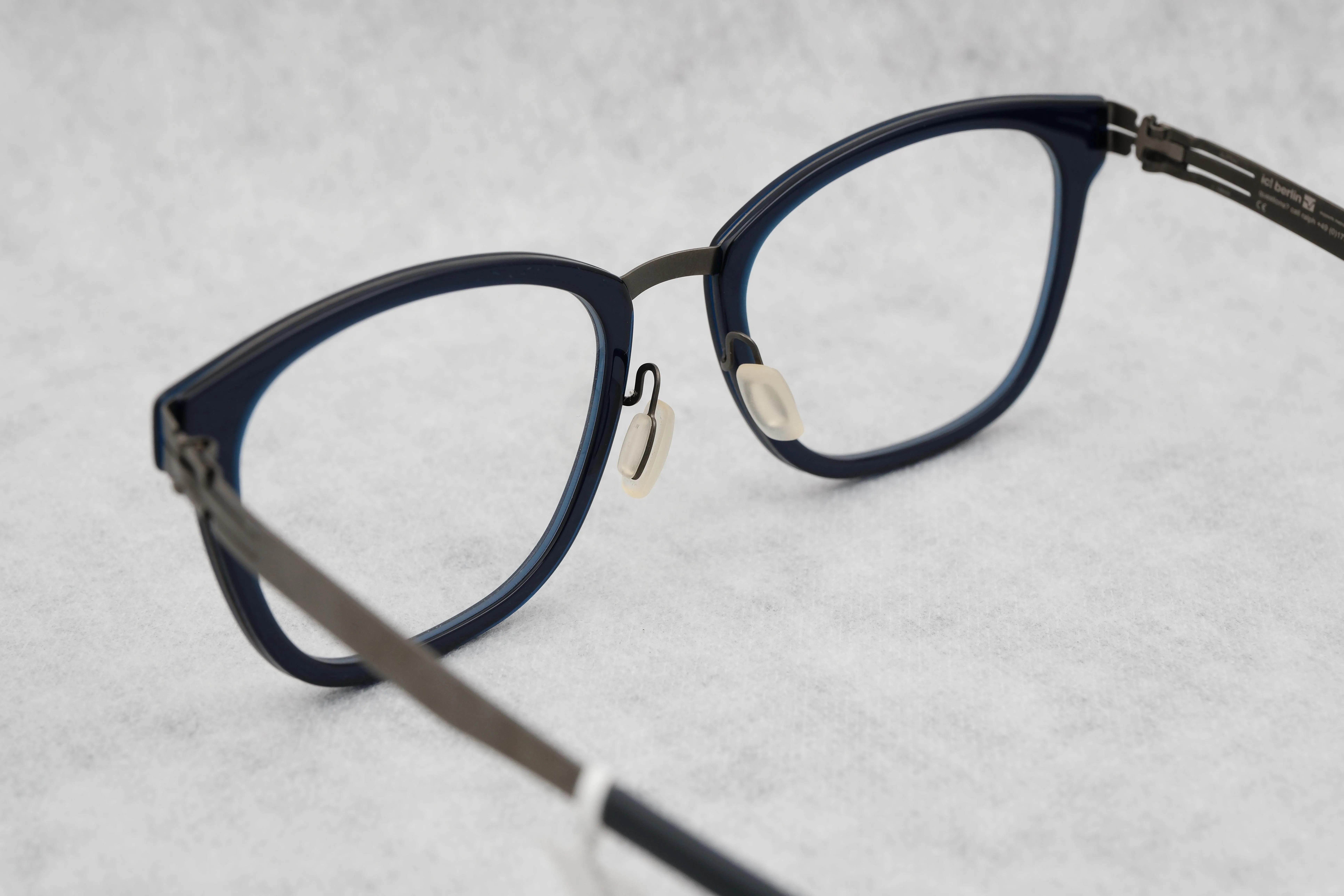 ic!berlin model kali andhi graphite A011358