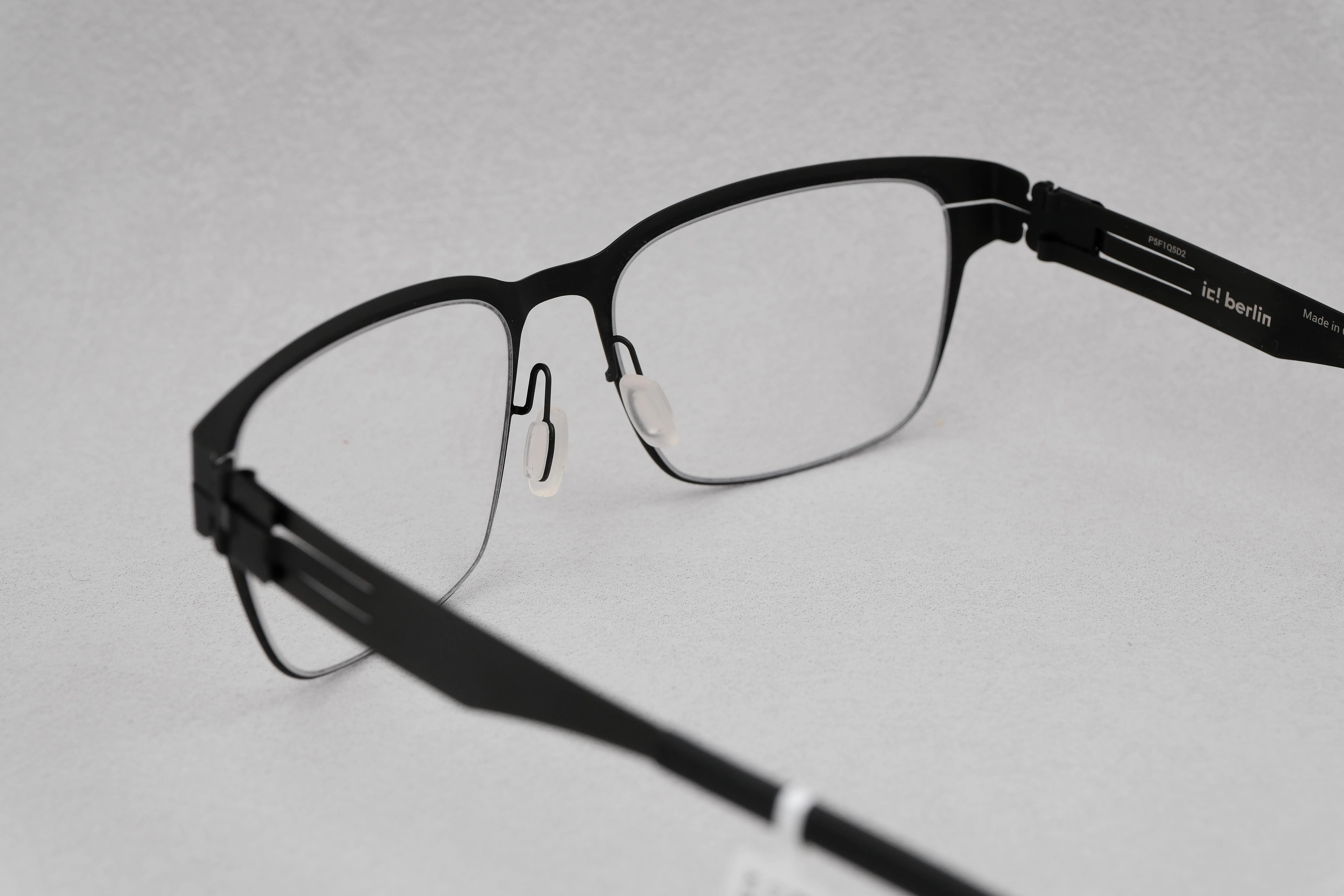 ic!berlin Phiset Black