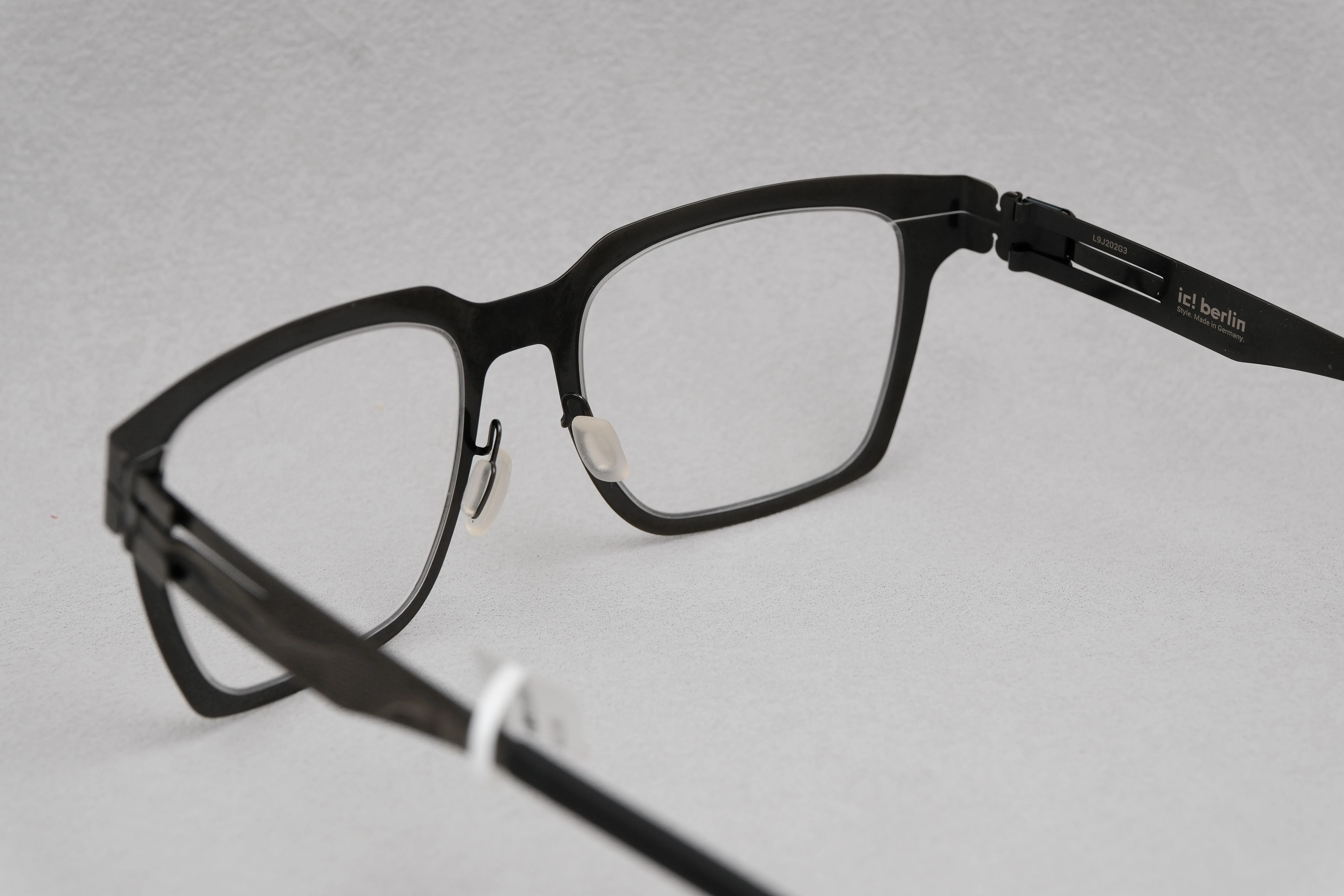 ic!berlin 台灣東方的故鄉 TAIWAN LIMTED 2022 亮黑框黑鏡腳